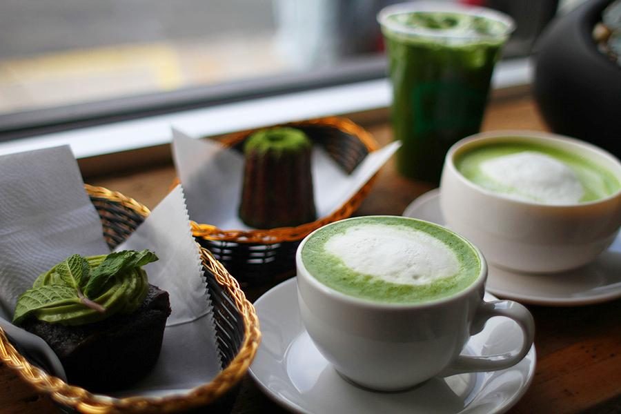 Matchabars specialties, a chocolate cupcake with matcha icing, a matchaccinno, iced matcha and a matcha latte, like almost everything else in the cafe, promote and glorify the incredibly nutritious powder form of the green tea leaf. 