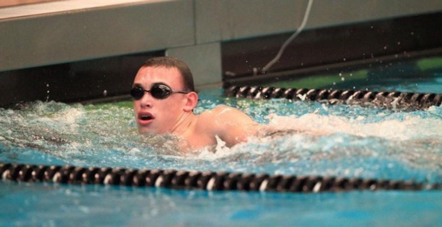 Violets swimming, diving teams find success at tournament