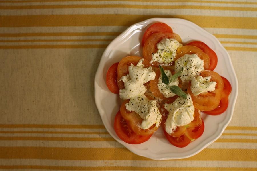 Burrata+can+be+simply+prepared+with+sliced+tomatoes+and+fresh+basil.