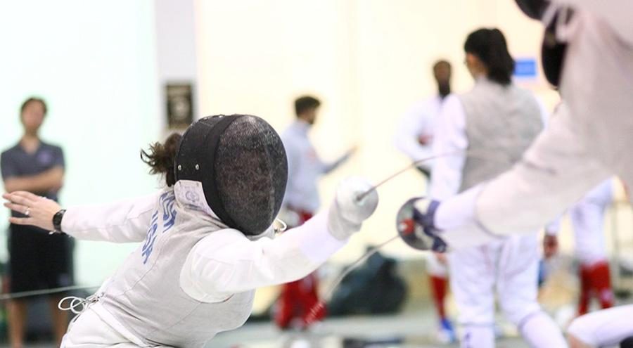 A+member+of+the+womens+fencing+team.