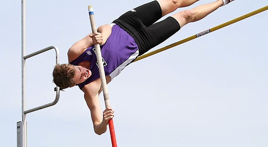 Tom Longabaugh finishes fourth for pole vaulting at the Metropolitan Indoor Championships.