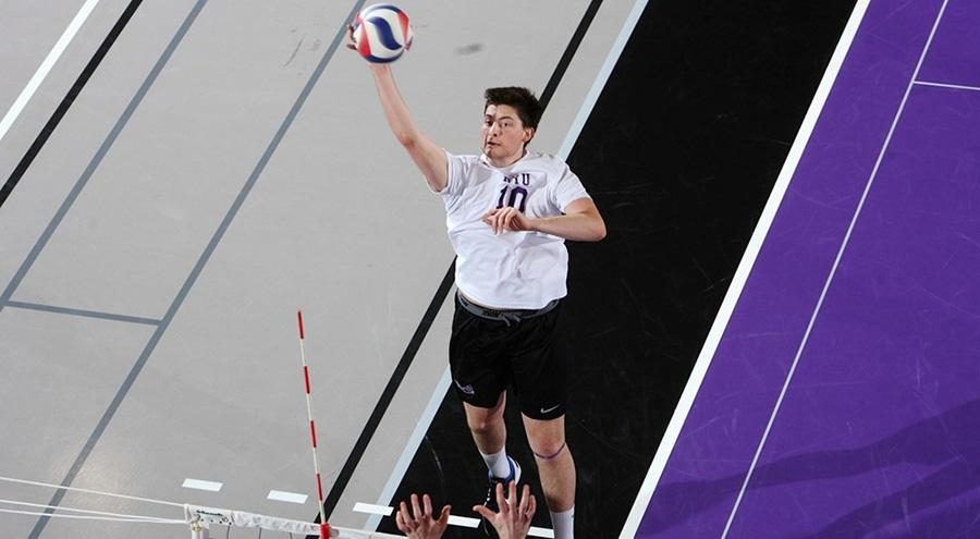 NYU+Volleyball+stuggled+against+SUNY+at+Coles+Sports+Center.+