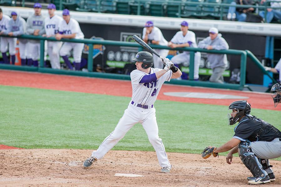 Scott Hilbrandt bats against the College of Staten Island on Sunday.
