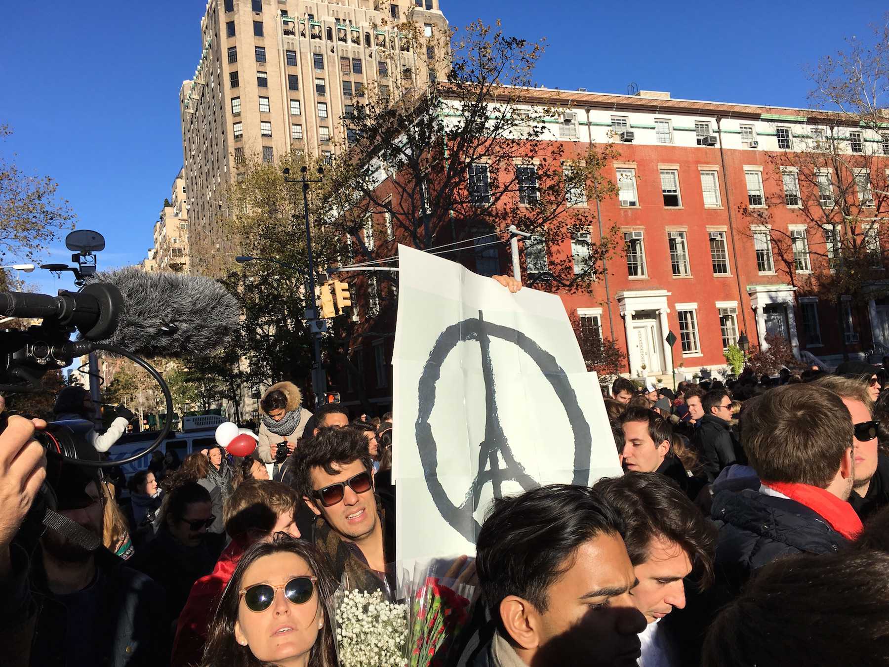 %5BPHOTOS%5D+NYC+shows+solidarity+with+Paris+following+terrorist+attacks