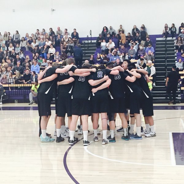 The NYU men’s volleyball team took two out of three games in their opening weekend tournament.