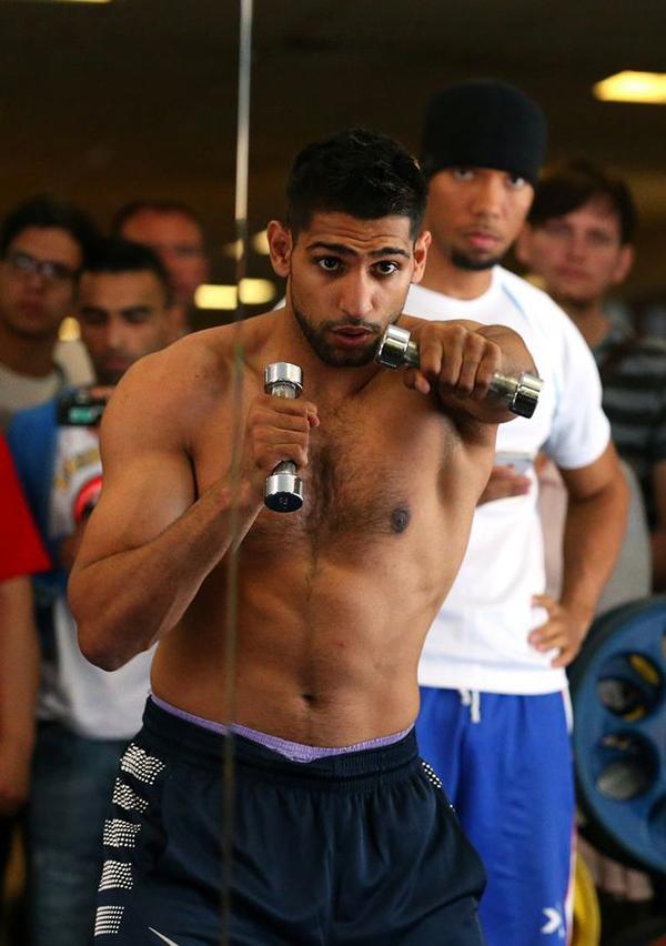 Although+Amir+Khan+is+a+gifted+boxer%2C+he+may+face+some+big+challenges+going+against+Canelo+Alvarez.+