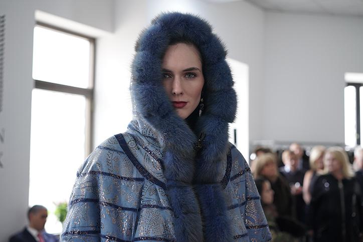 Helen Yarmak’s Fall/Winter 2016 Fashion Week show showcased many trendy furry looks that anyone can try. 