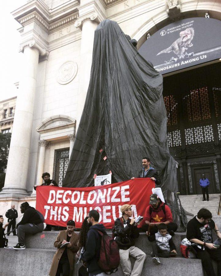 Activists+from+NYC+Stands+with+Standing+Rock+marched+through+the+Museum+of+Natural+History+in+what+they+called+%E2%80%9CDecolonize+This+Museum%E2%80%9D+as+a+performative+protest+against+the+South+Dakota+pipeline.+%0A