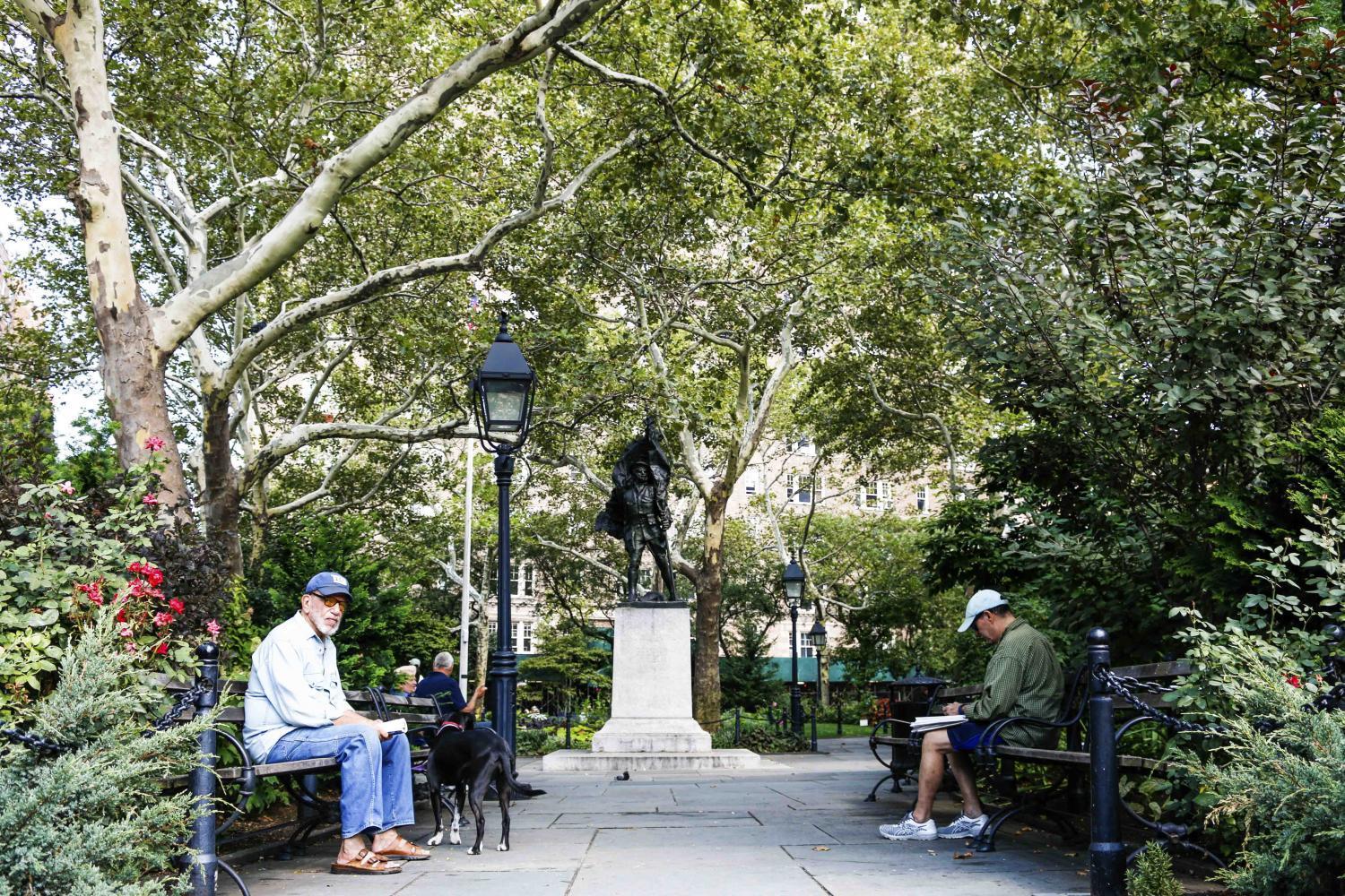 Abingdon Square Park is a little triangular park tucked away in the West Village where Hudson Street crosses Bleecker Street. 