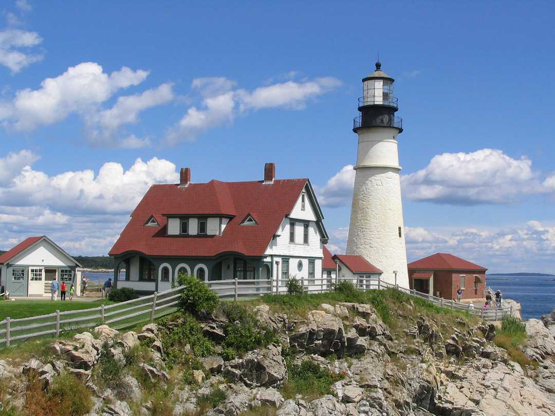 Portland%E2%80%99s+lighthouse+is+one+of+the+main+attractions+for+NYU+students+to+see+during+their+getaway.