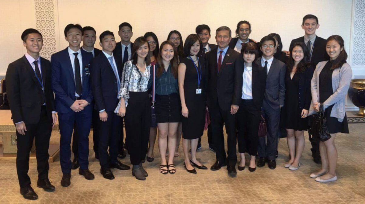 Students in the SSAs of both NYU and Columbia with Singapore’s Minister for Foreign Affairs, Vivian Balakrishnan.