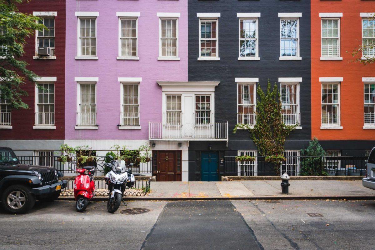 MacDougal Street is a great assembly point with colorful buildings and delicious food from all over the world. 