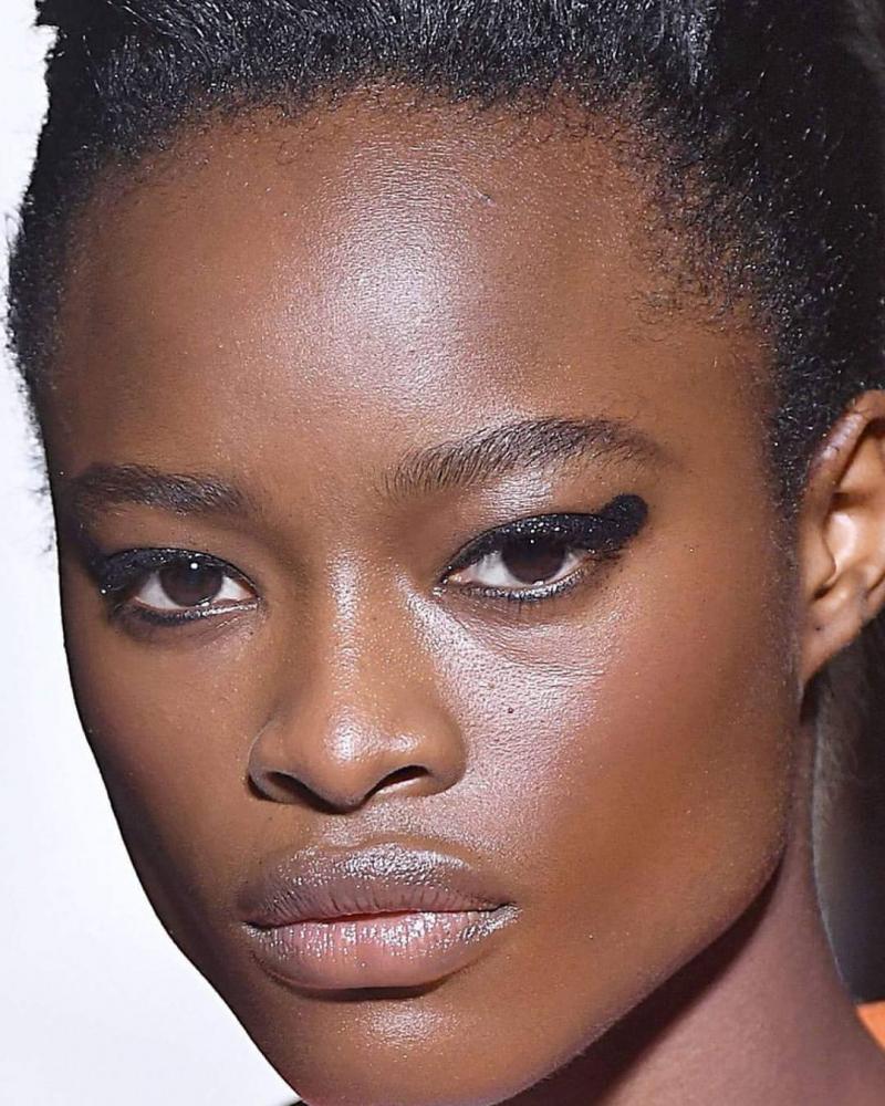 Thumbprint eyeliner, a large round smudge of liner at the corner of the eye, is making an appearance on runways and celebrities.