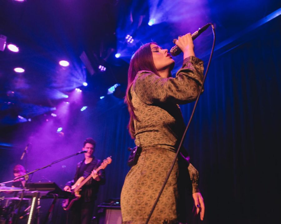 Swedish singer-songwriter LÉON performed at Le Poisson Rouge on Oct. 27.