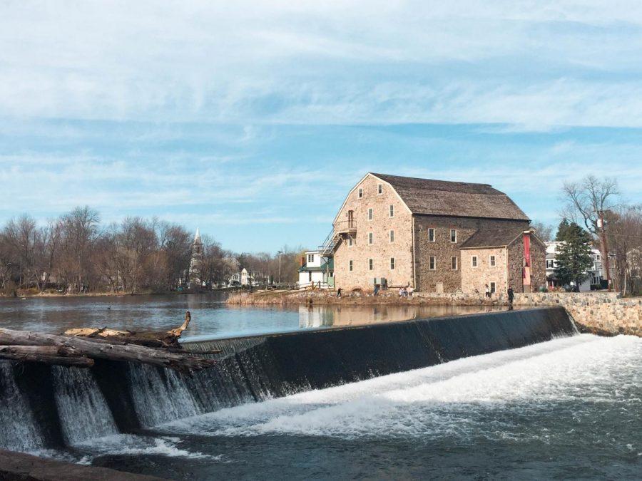 The Raritan River runs through Clinton, providing a picturesque setting for the town. Children are often seen feeding ducks, and you can eat at a cafe right by the water as well.