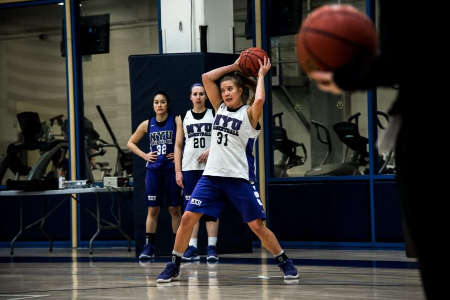 The womens basketball team during a practice in Feb. 2018. (Photo by Sam Klein)