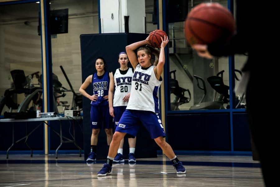 The women's basketball team during a practice in Feb. 2018. (Photo by Sam Klein)