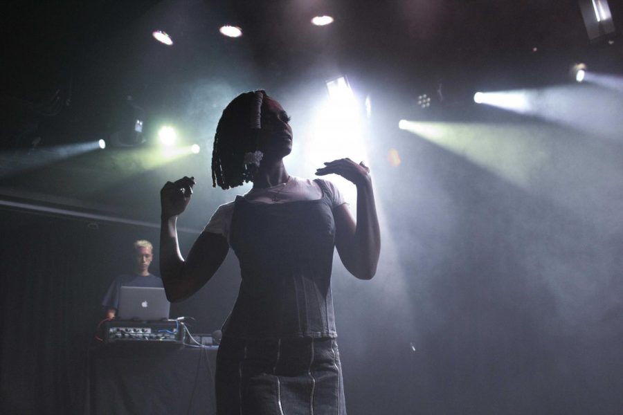 Kelela performing at the 2016 Mystery Concert.