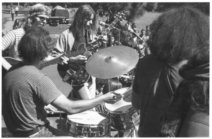 The+Grateful+Dead+performing+on+stage+in+Golden+Gate+Park+in+1967.+%28via+dead.net%29