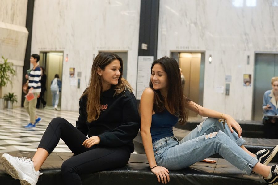 Twin+sisters+Angela+%28left%29+and+Emily+%28right%29+in+the+Bobst+Library.+%28Photo+by+Elaine+Chen%29