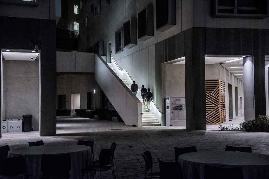 Students walking on NYU’s Abu Dhabi campus.(Staff Photo by Sam Klein)