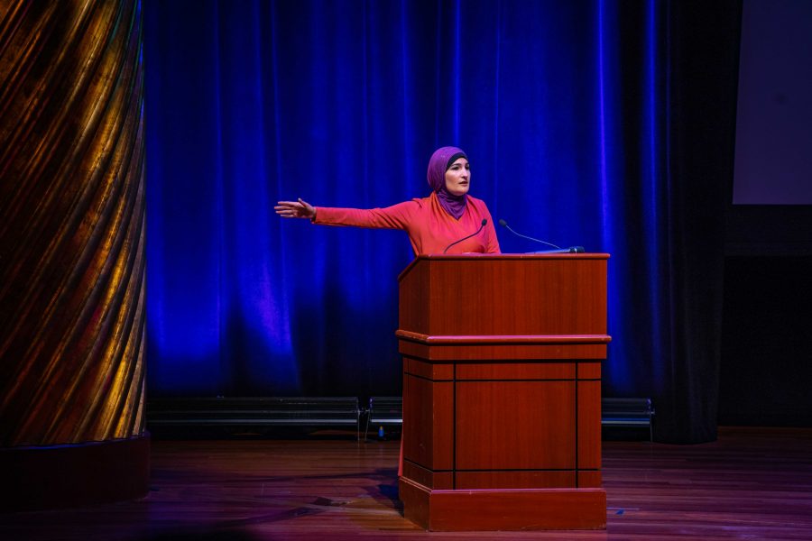 Activist Linda Sarsour, known for co-chairing the 2017 Womens March, speaks about intersectionality in social justice movements for NYUs Skirball Talks series. (Alana Beyer) 
