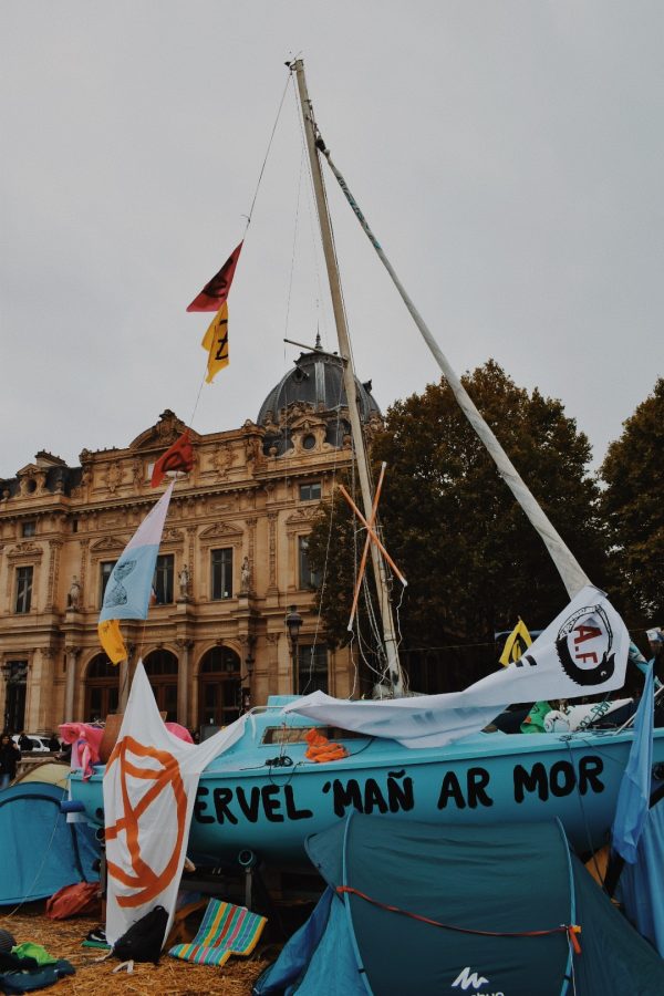 A boat used as an installation piece at the entrance of the city square.