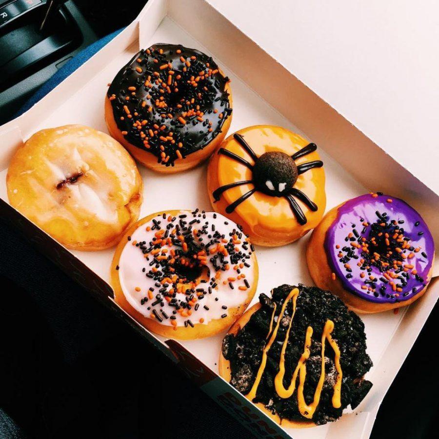Dunkin’ Donuts is one of the many food spots to bring in the Halloween spirit.(Via Twitter)