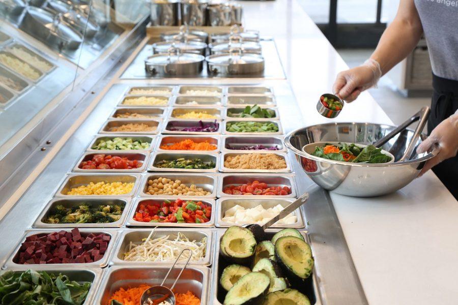 Sweetgreen+is+just+one+of+the+many+dining+options+professors+opt+for+near+campus.+%28Via+Wikimedia%29