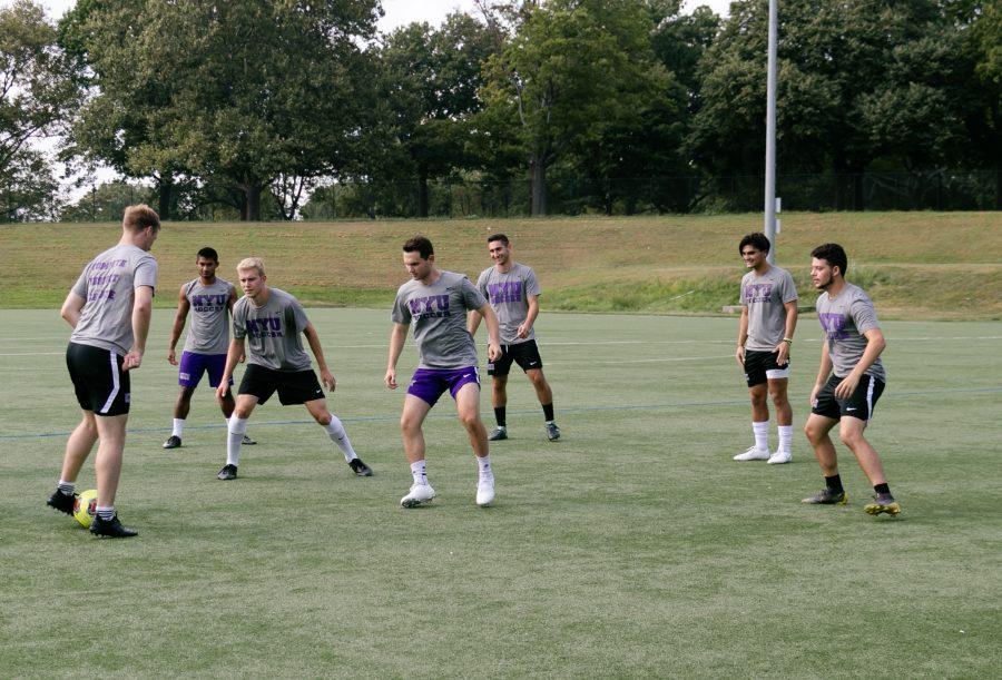The NYU Men’s soccer team warming up at a practice on Randall’s Island. (Staff Photo by Marva Shi) 