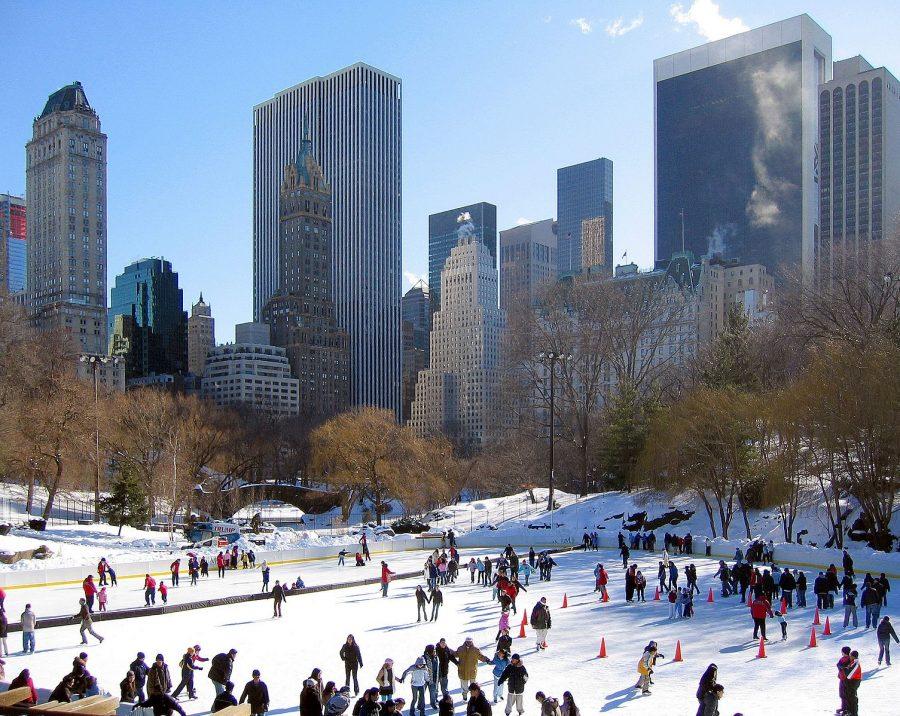 Wollman Rink in Central Park is a popular skating spot for New Yorkers. (Via Wikimedia Tomás Fano)