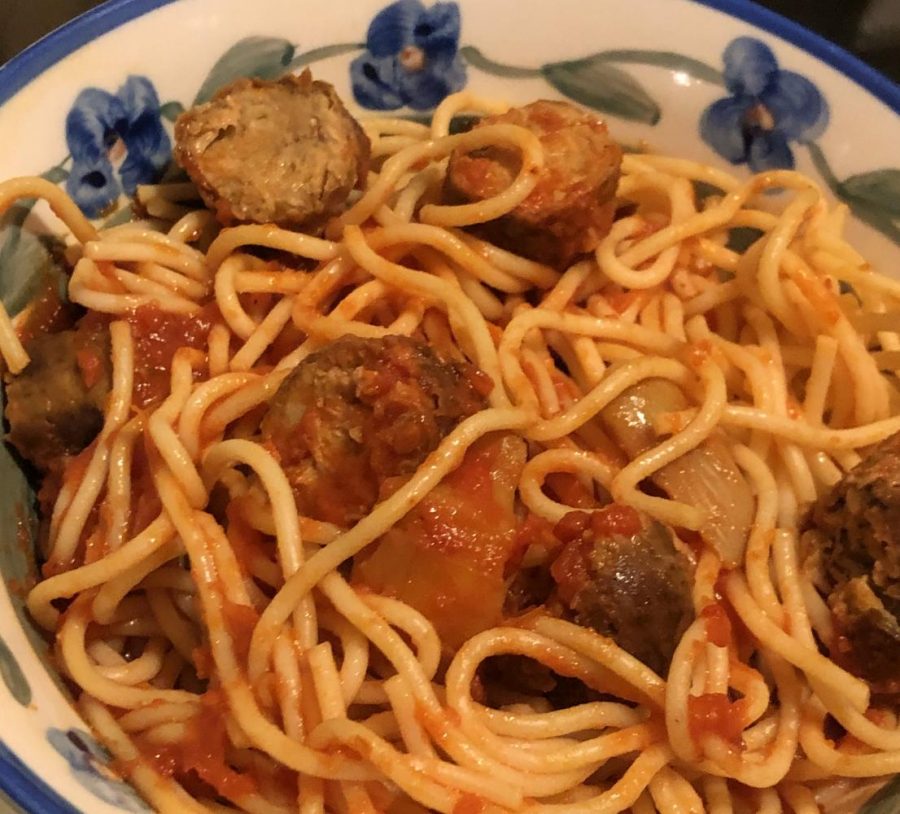 
This vegetarian spaghetti consists of artichoke sauce and Trader Joe’s meatless sausage. Meatless options are becoming increasingly popular at stores such as Trader Joe’s, making it easy for anyone to substitute ingredients in their favorite dishes.
(Photo by Daniela Ortiz)