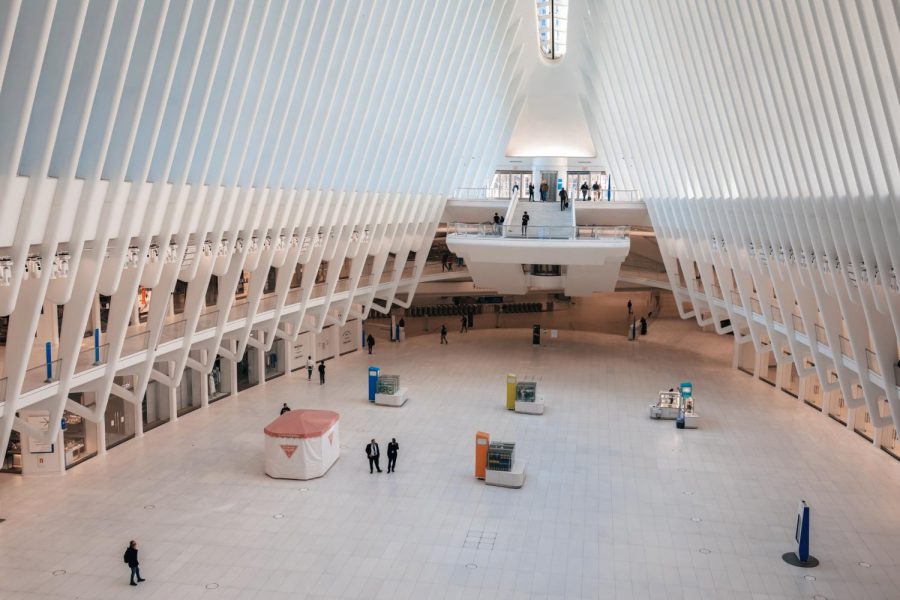 The Oculus, which draws in many viewers per day, is now a sterile-looking ghost town. (Photo by Aleksandra Pankratova)