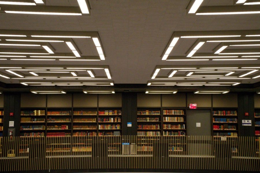 Bobst+Library+is+a+popular+spot+on+campus+for+twenty-four+hour+studying.+NYU+Libraries+is+launching+a+project+to+make+150%2C000+books+available+through+SimplyE.+%28Staff+Photo+by+Taylor+Knight%29