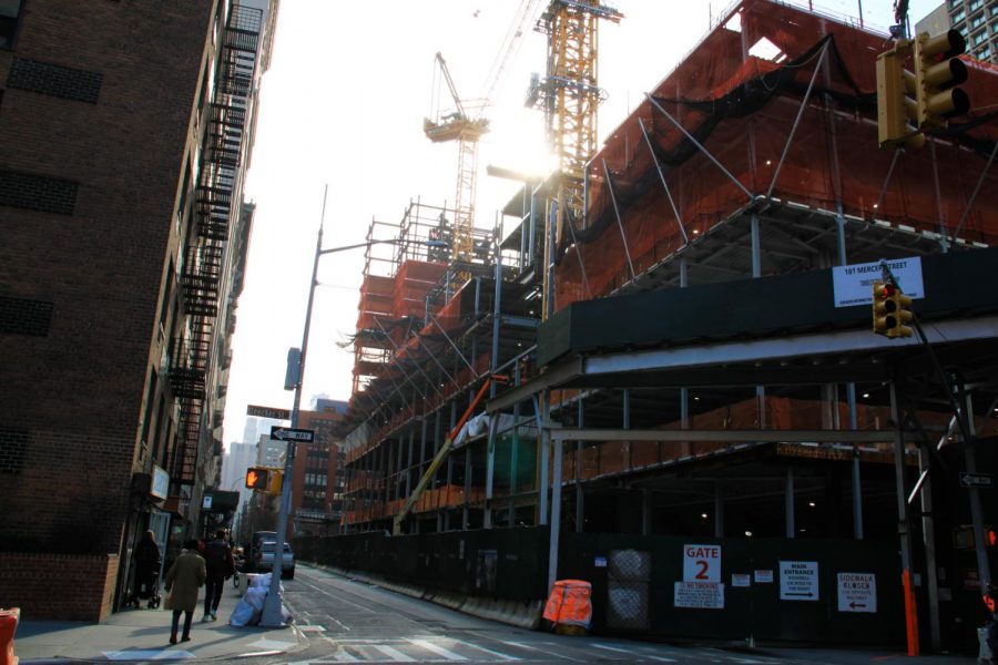 NYU continues construction on 181 Mercer Street in SoHo gentrifying the area. Mayor DeBlasio’s plan for affordable housing in the area does not serve the public interest of the surrounding area. (Staff Photo by Alexandra Chan)