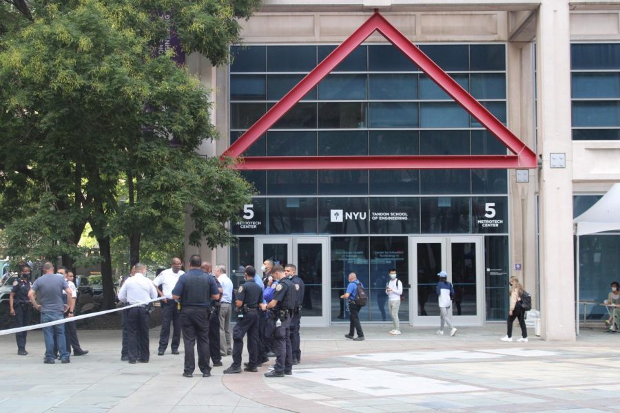Police and guards surround the Tandon campus in Brooklyn. An individual was shot near 6 Metrotech on Tuesday afternoon. (Staff Photo by Arnav Binaykia)