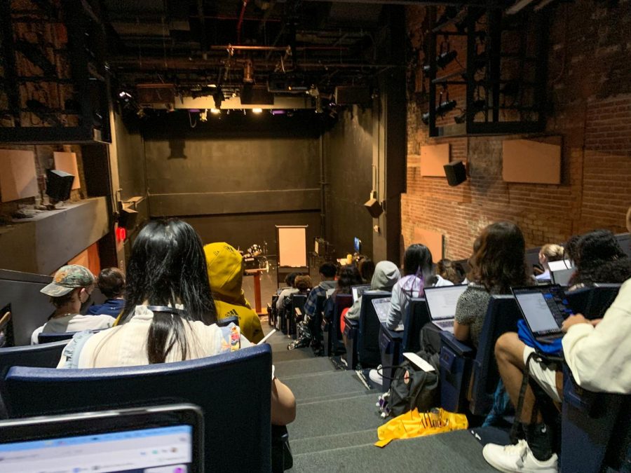 Many students are experiencing crowded classrooms in NYU buildings. The high-density classes contrast with the guidelines that NYU is implementing in other areas of student life. (Photo by Olivia Hughart)