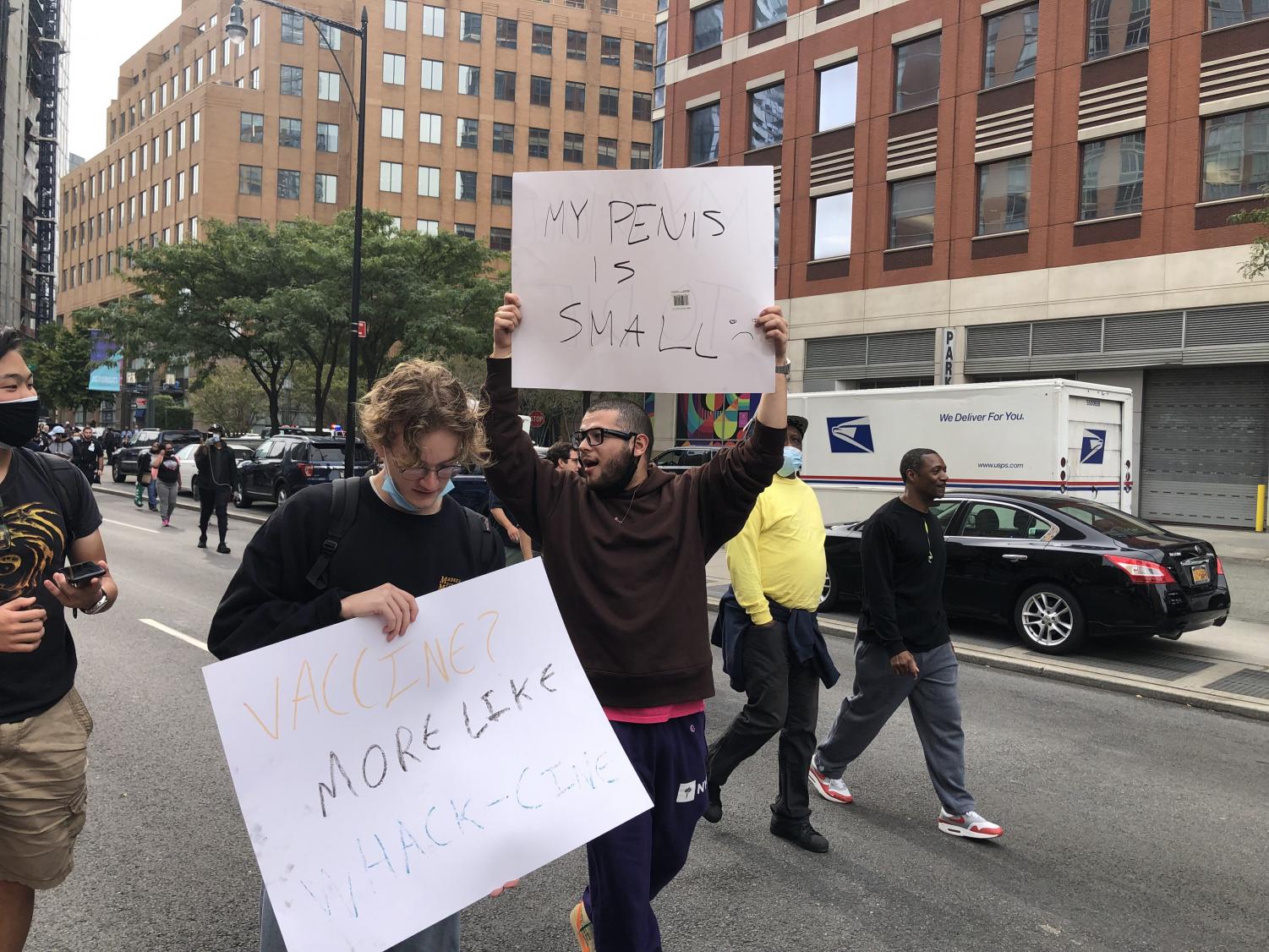 City+workers+storm+Brooklyn+Bridge+protesting+vaccine+mandate