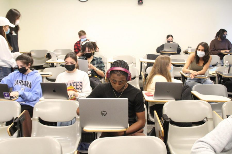 Students in a classroom attend in-person classes with limited safety precautions. NYU needs to provide virtual class options for students who cannot attend campus due to COVID restrictions. (Photo by Manaal Shareh)