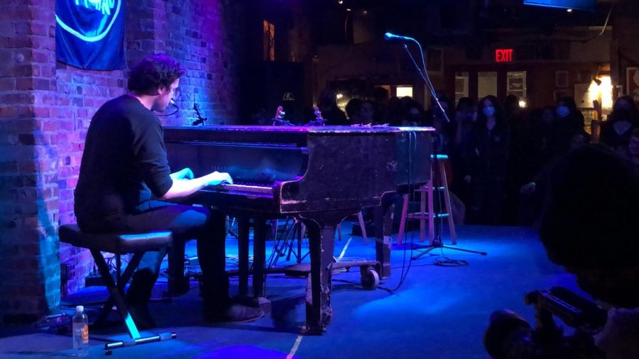 Musician Will Wood performs at The Bitter End, a rock club on Bleecker Street. Wood’s concert consisted of him singing his popular genre-defying songs while alternating between the piano and ukulele. (Staff Photo by Caitlin Hsu)