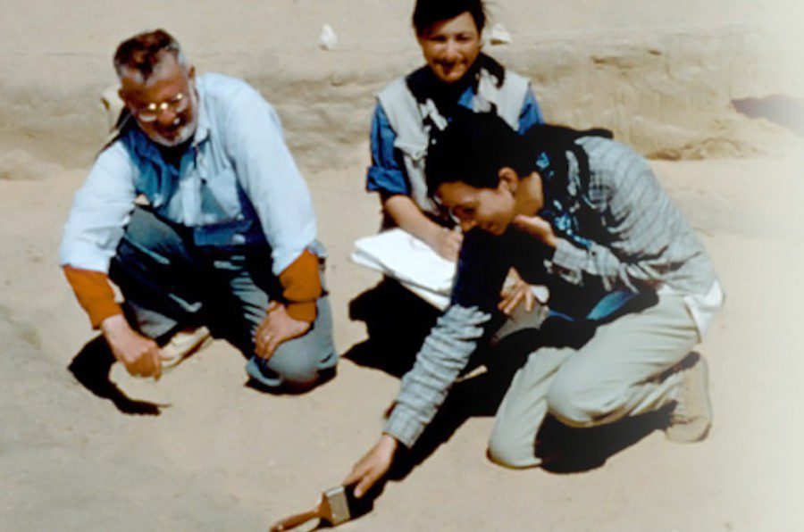 Professor David O’Connor at an archaeological site in the desert with two other female colleagues.