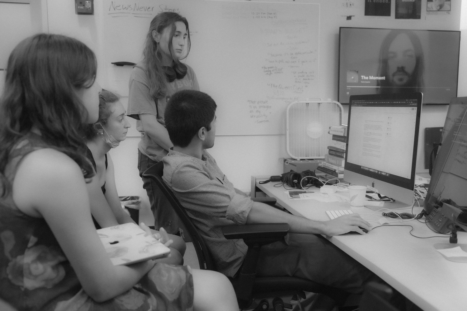 Arnav Binaykia, Rachel Cohen, Abby Wilson and Carmo Moniz sit in front of a computer deliberating on a news article.