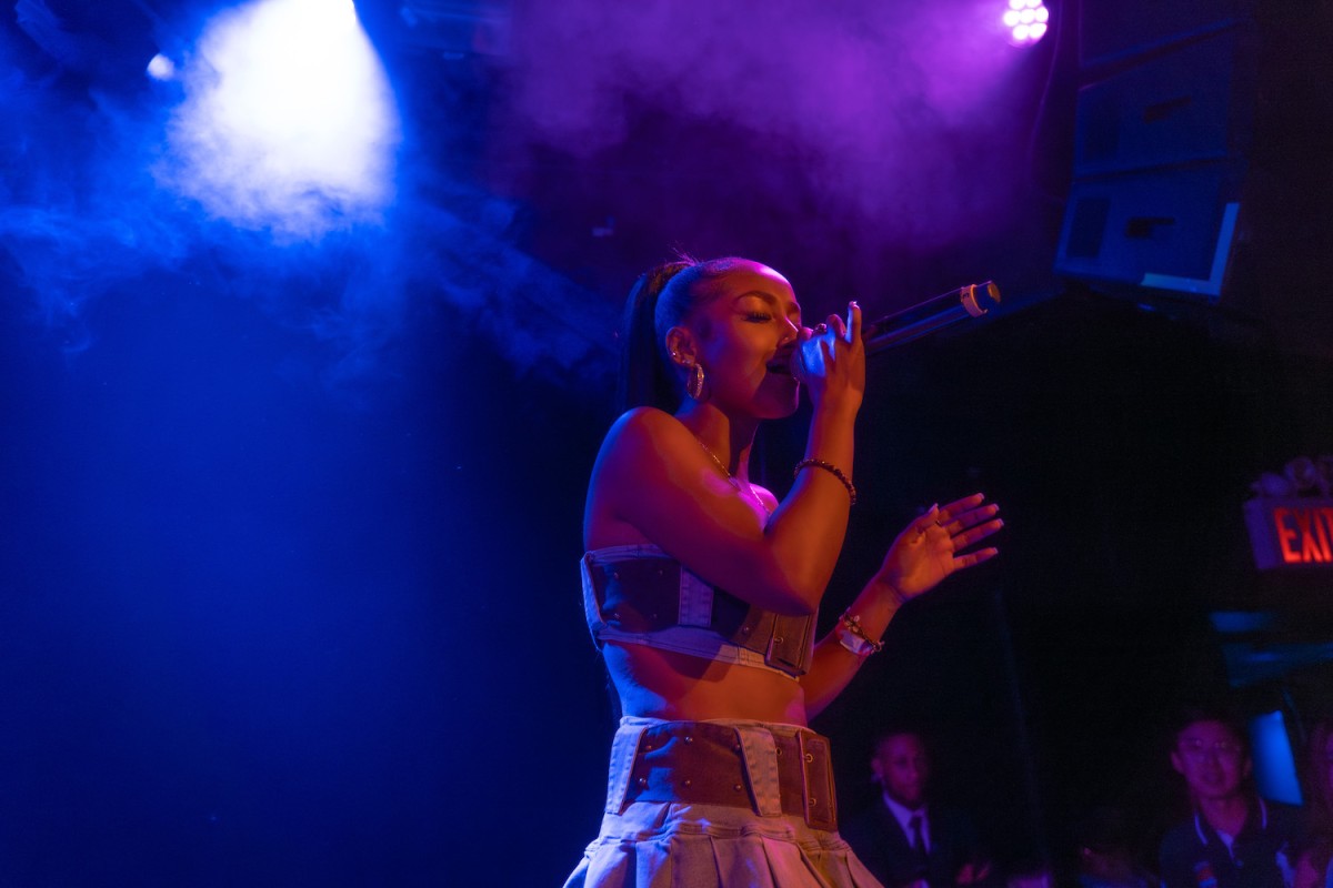 Artist Safa singing on stage.