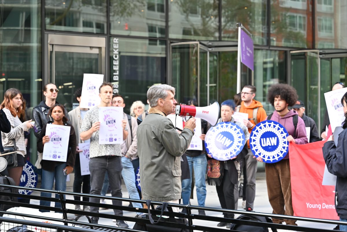 Students and faculty gather in front of the Paulson Center during NYU’s inauguration of the president to protest the university’s elimination of faculty adjuncts from teaching assignments. (Rin Qi for WSN)