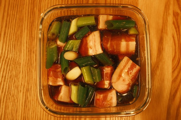 A glass container with coke-braised pork.