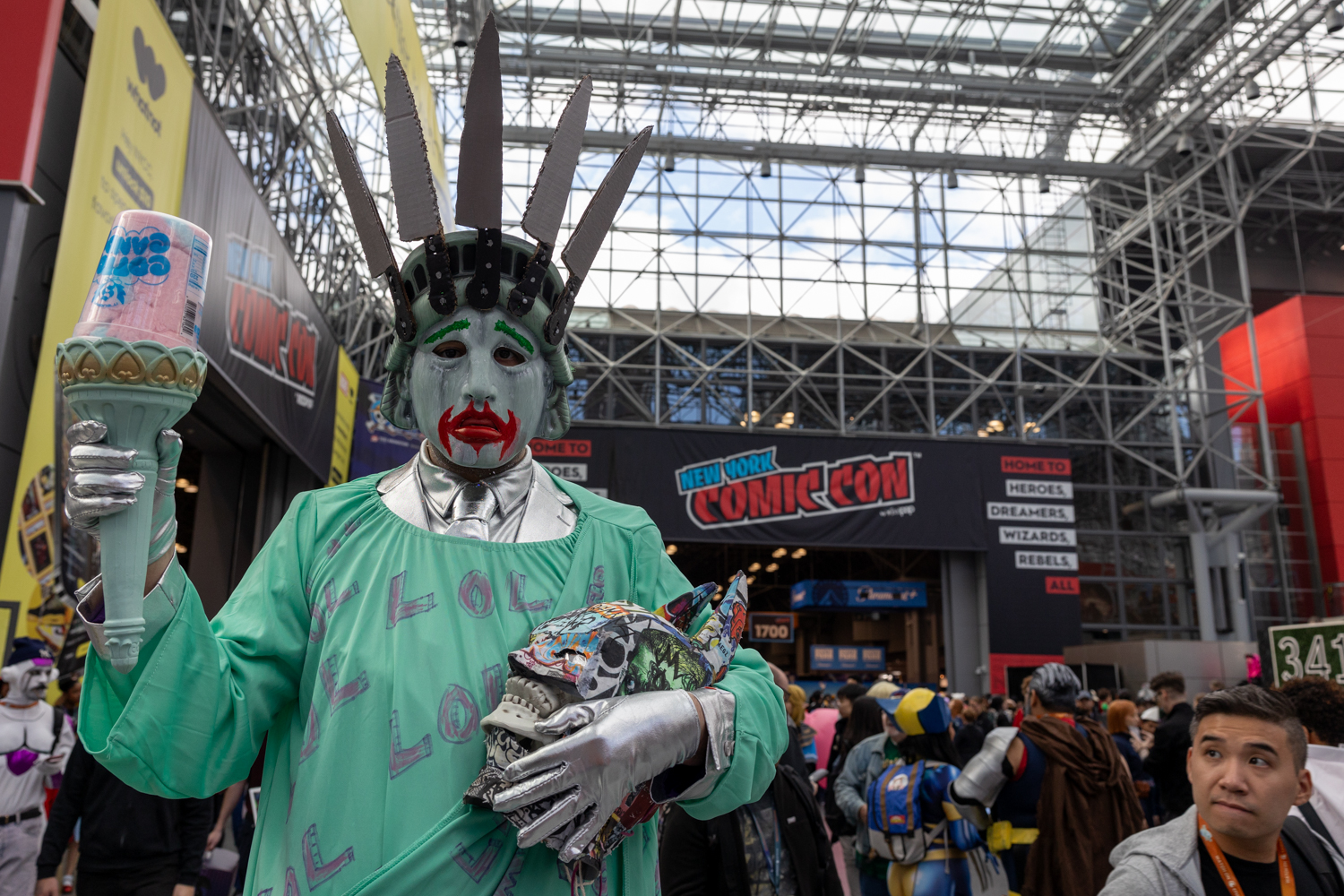 New+York+Comic+Con%3A+An+ode+to+pop-culture+enthusiasts+and+cosplayers+alike