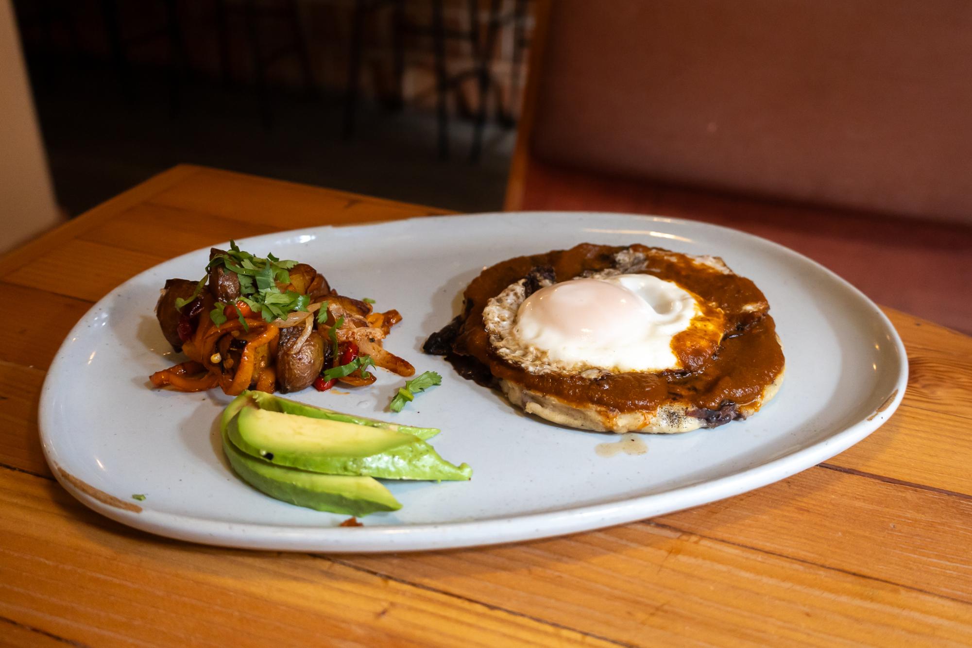 Donna%3A+A+perfectly+minimalistic+blend+of+brunch+dishes+and+Latin+flavors