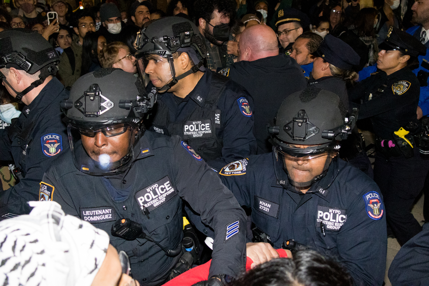 Dozens+arrested+after+NYU+authorizes+NYPD+to+sweep+Gould+Plaza
