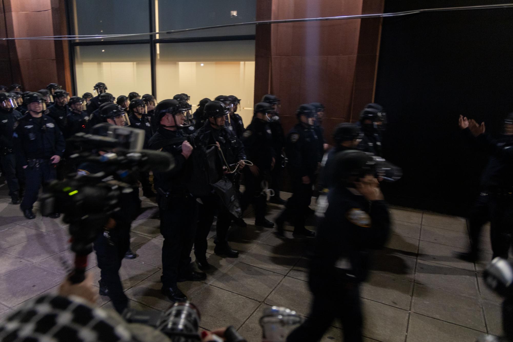 Dozens+arrested+after+NYU+authorizes+NYPD+to+sweep+Gould+Plaza