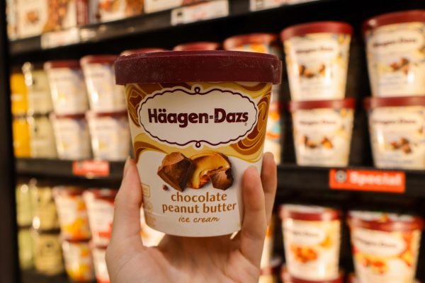 A tub of ice cream with “Häagen-Daz chocolate peanut butter ice cream” written on it.